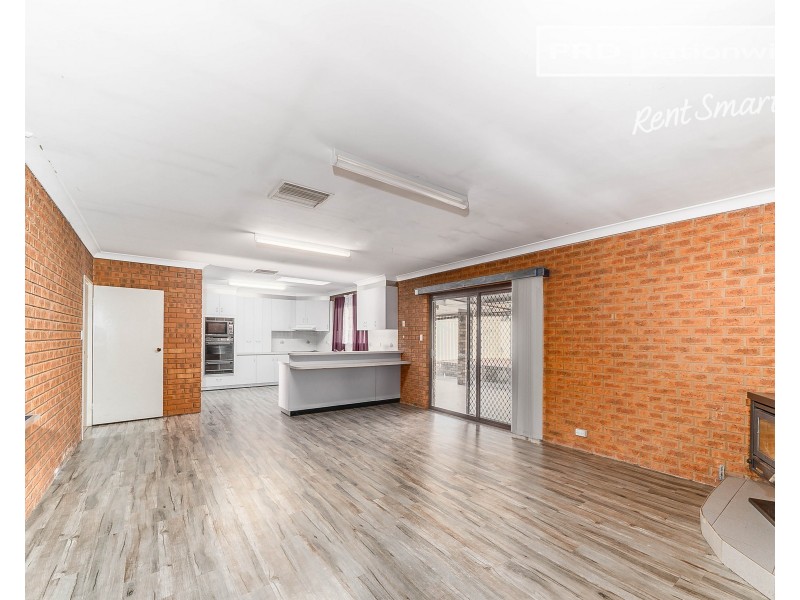11 Crisp Drive, Ashmont NSW 2650