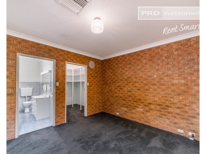 11 Crisp Drive, Ashmont NSW 2650