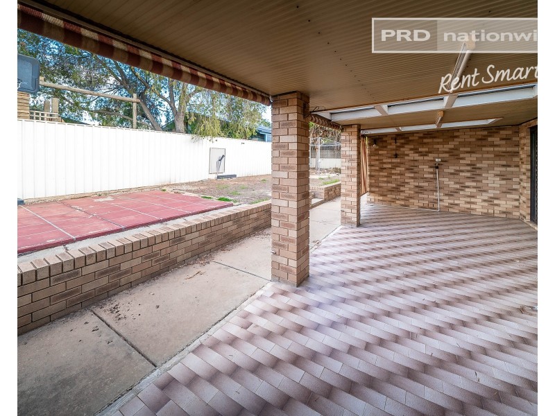 11 Crisp Drive, Ashmont NSW 2650