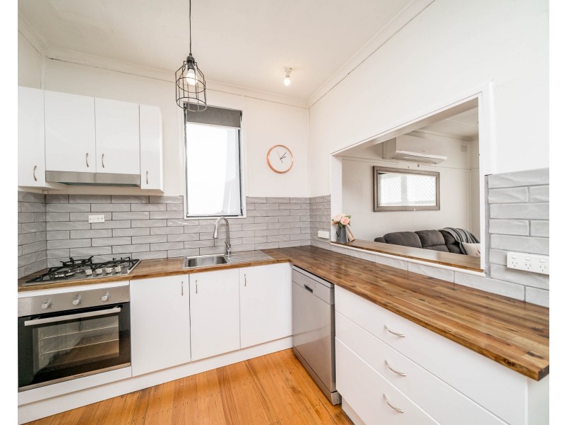 6 McDonough Avenue, Mount Austin NSW 2650