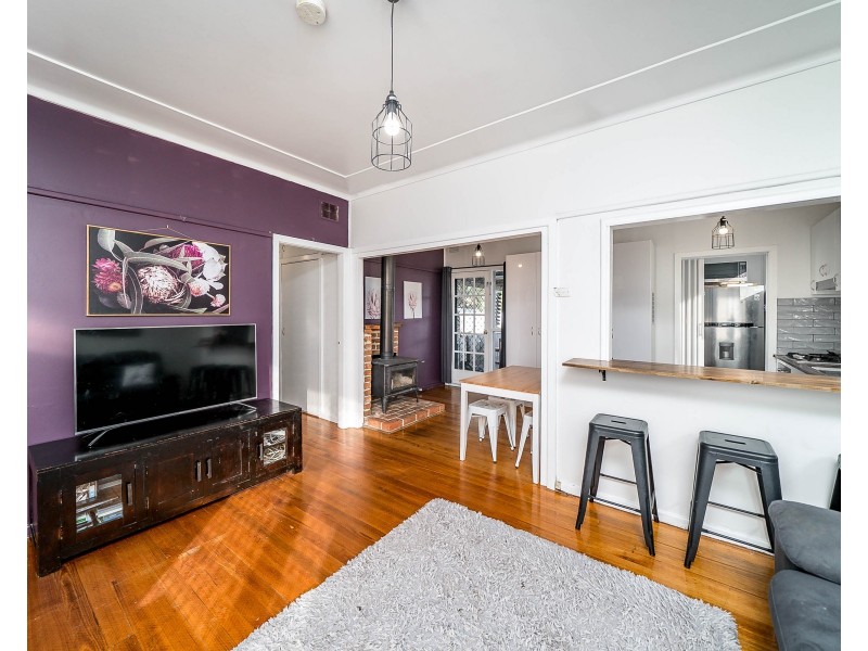 6 McDonough Avenue, Mount Austin NSW 2650