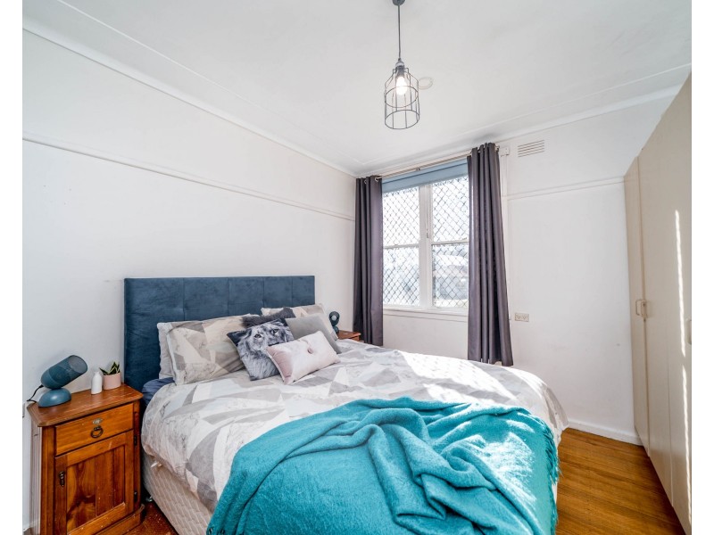 6 McDonough Avenue, Mount Austin NSW 2650