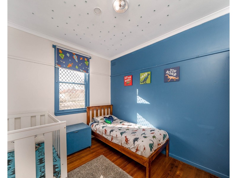 6 McDonough Avenue, Mount Austin NSW 2650