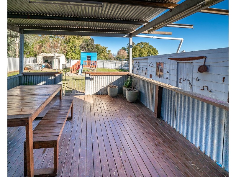 6 McDonough Avenue, Mount Austin NSW 2650