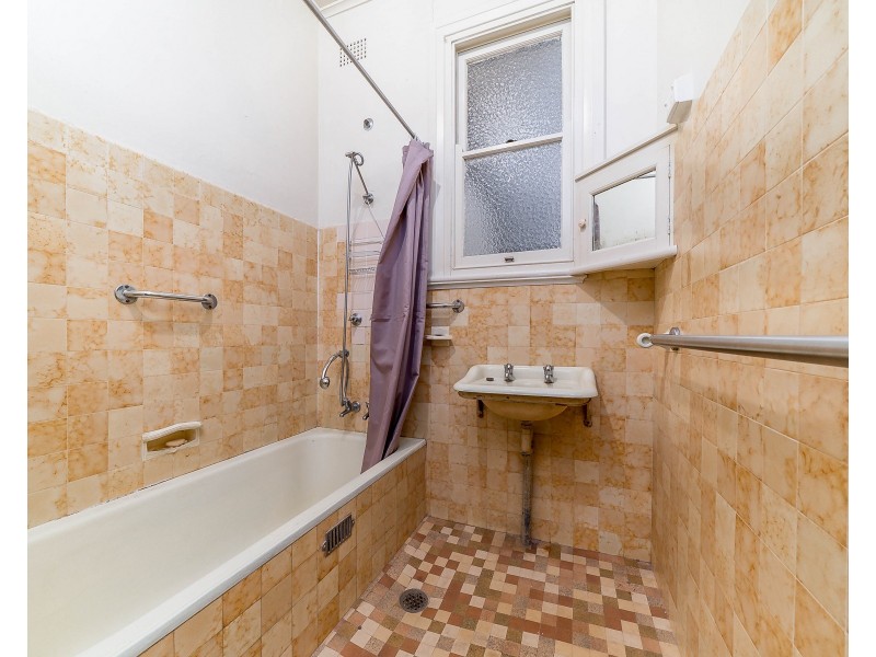 125 Tompson Street, Wagga Wagga NSW 2650