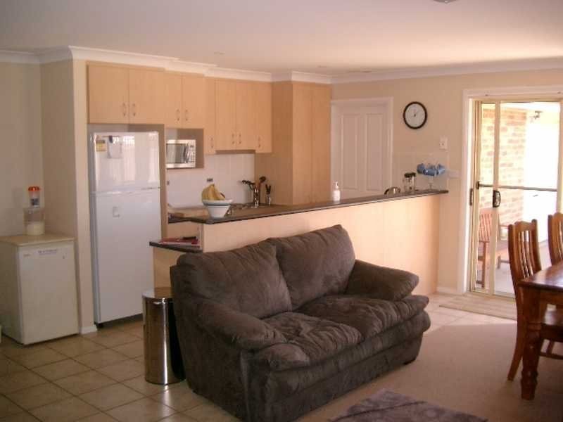 35 Paldi Crescent, Glenfield Park NSW 2650