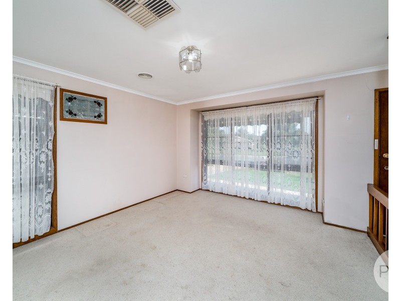 17 Crisp Drive, Ashmont NSW 2650