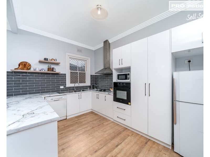 17 Edmondson, Turvey Park NSW 2650