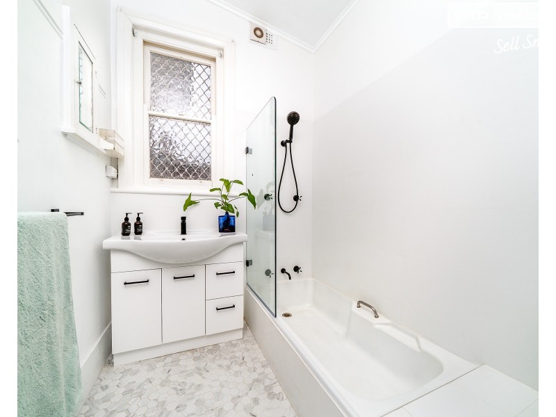 17 Edmondson, Turvey Park NSW 2650