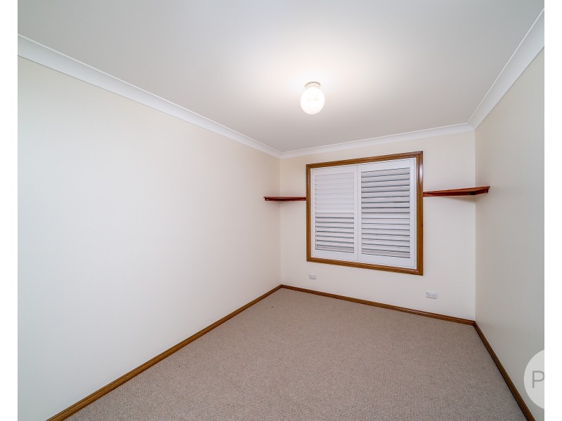 2/15 Roberts Way, Kooringal NSW 2650