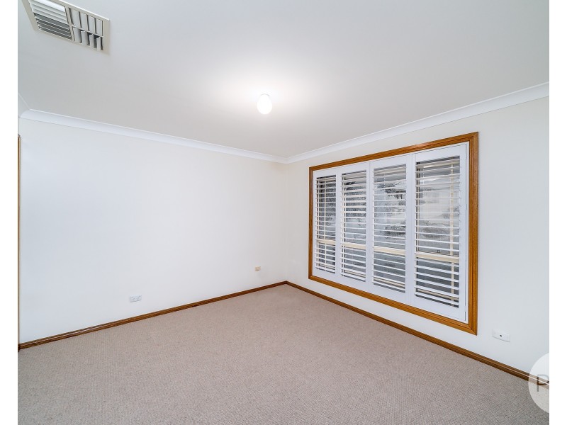 2/15 Roberts Way, Kooringal NSW 2650