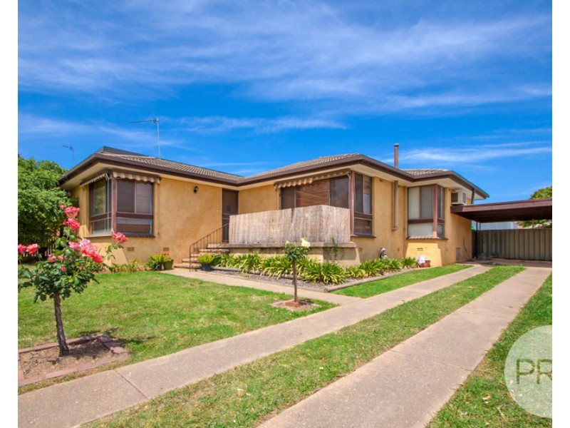 10 Temerloh Avenue, Tolland NSW 2650