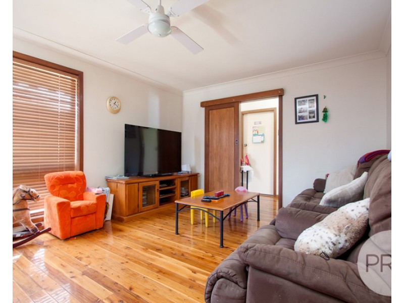 10 Temerloh Avenue, Tolland NSW 2650