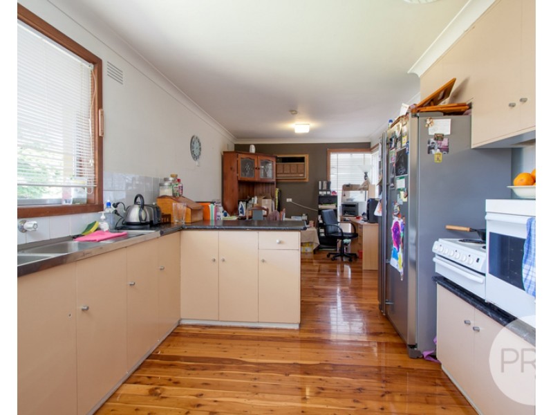 10 Temerloh Avenue, Tolland NSW 2650