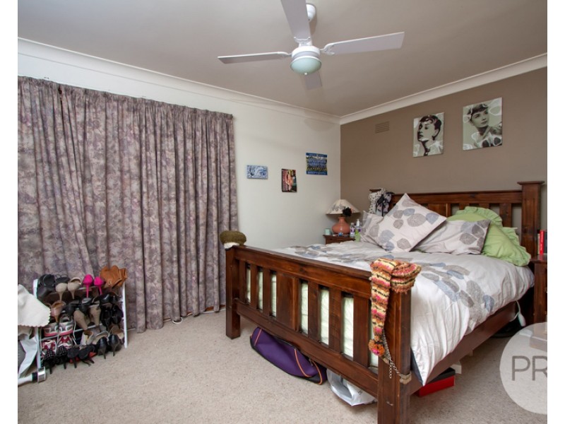 10 Temerloh Avenue, Tolland NSW 2650