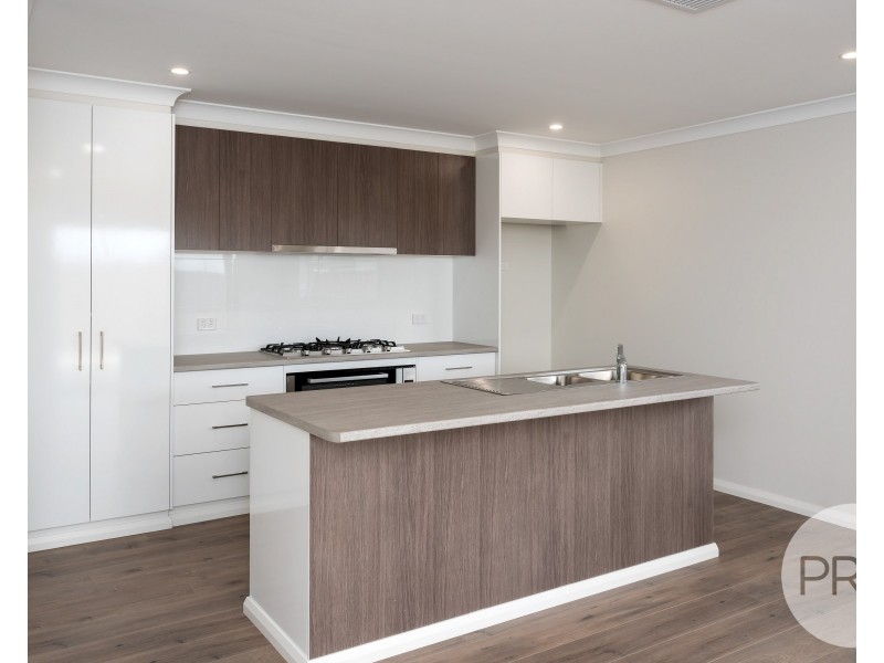 2 Lovell Place, Lloyd NSW 2650