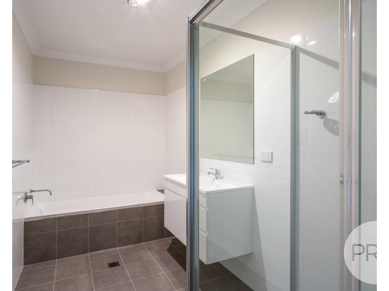 2 Lovell Place, Lloyd NSW 2650