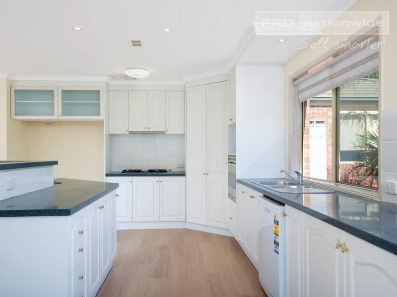 7 Lakehaven Drive, Lake Albert NSW 2650