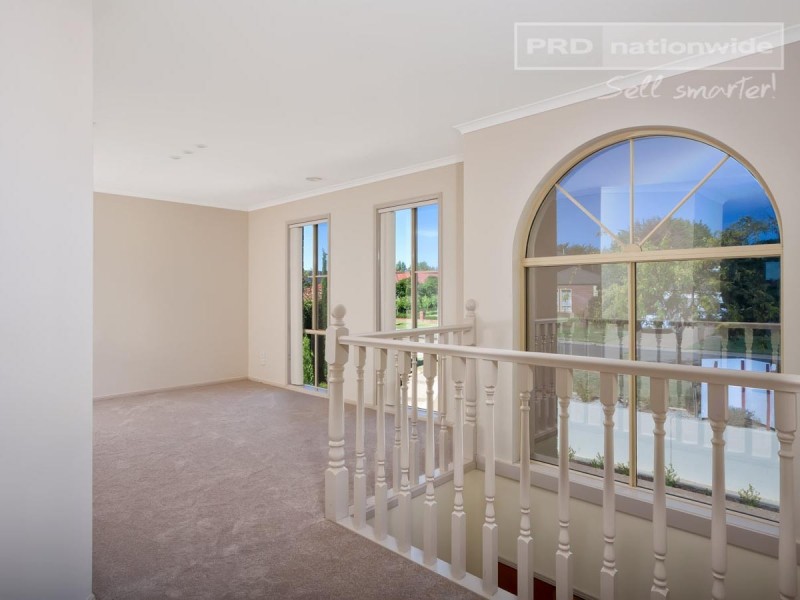 7 Lakehaven Drive, Lake Albert NSW 2650