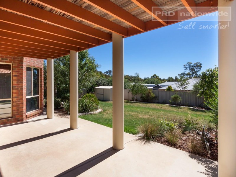 7 Lakehaven Drive, Lake Albert NSW 2650