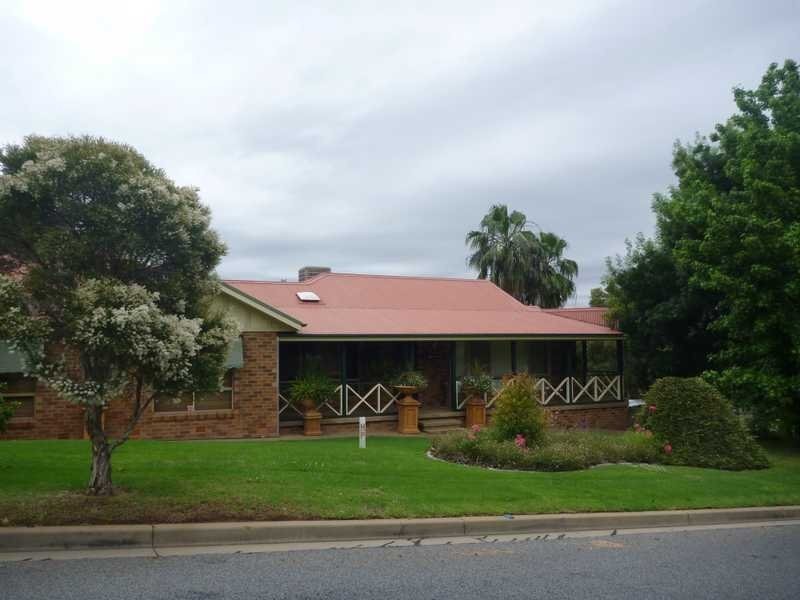 12 Mccoullough Drive, Tolland NSW 2650