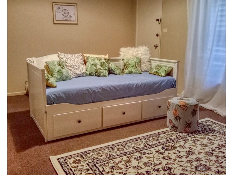 6 Lakeview Drive, Geneva NSW 2474