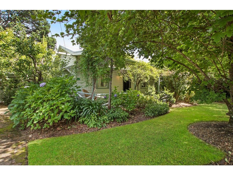 61 Valley Road, Wentworth Falls NSW 2782