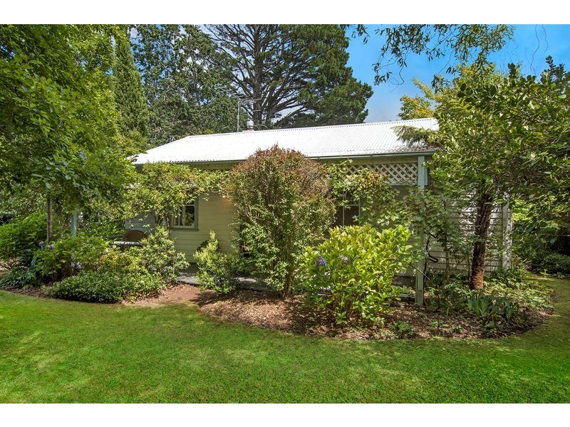 61 Valley Road, Wentworth Falls NSW 2782