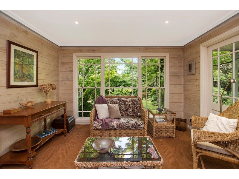 61 Valley Road, Wentworth Falls NSW 2782