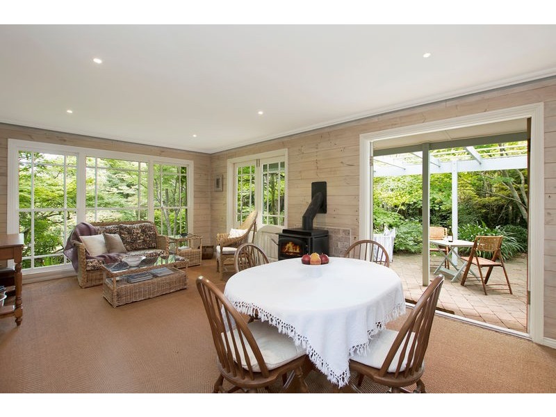 61 Valley Road, Wentworth Falls NSW 2782