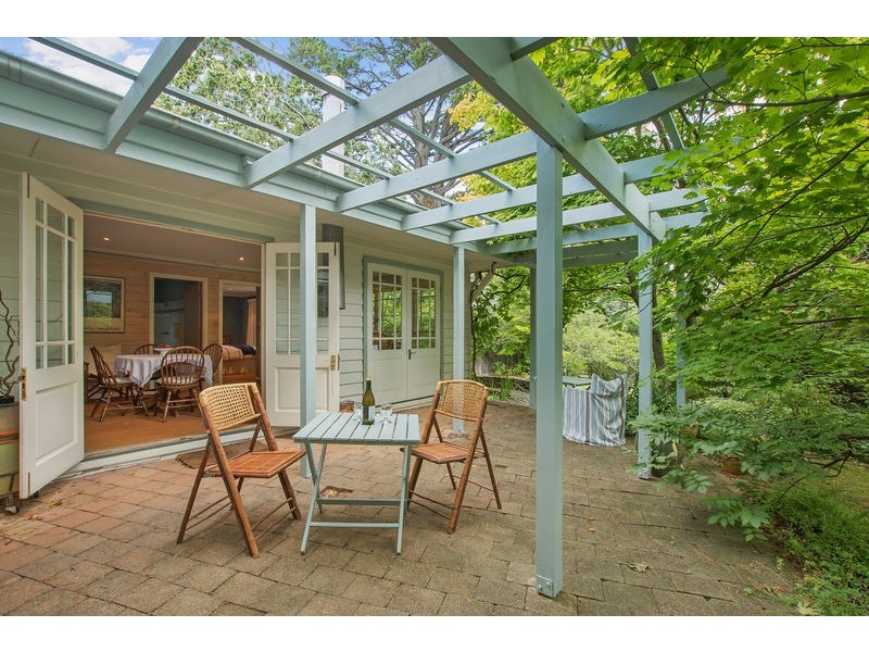 61 Valley Road, Wentworth Falls NSW 2782