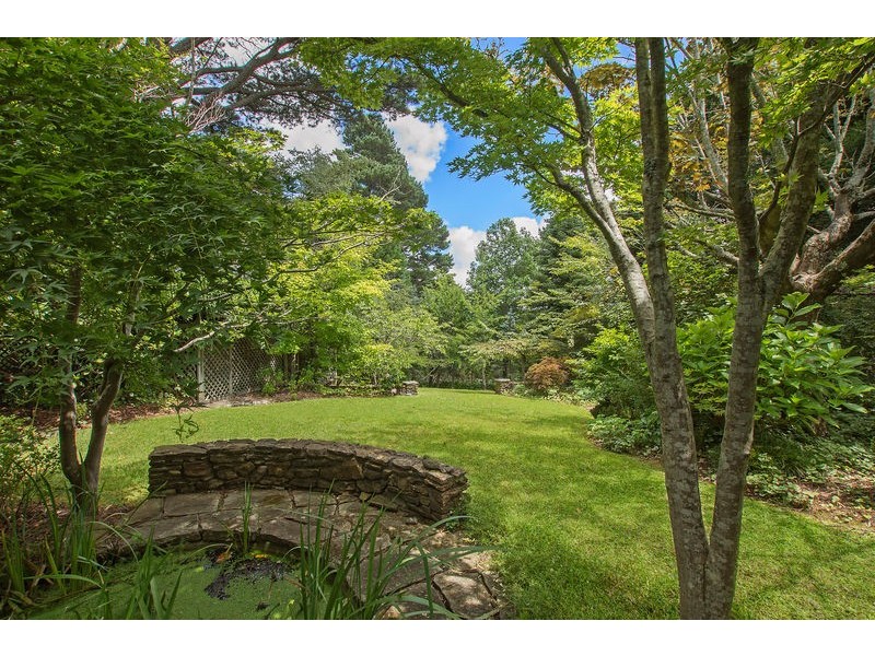 61 Valley Road, Wentworth Falls NSW 2782