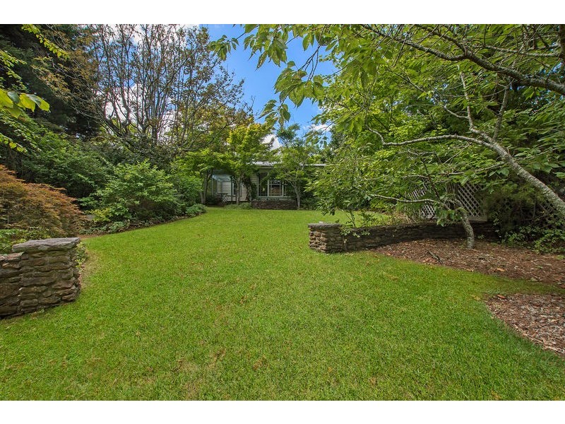 61 Valley Road, Wentworth Falls NSW 2782