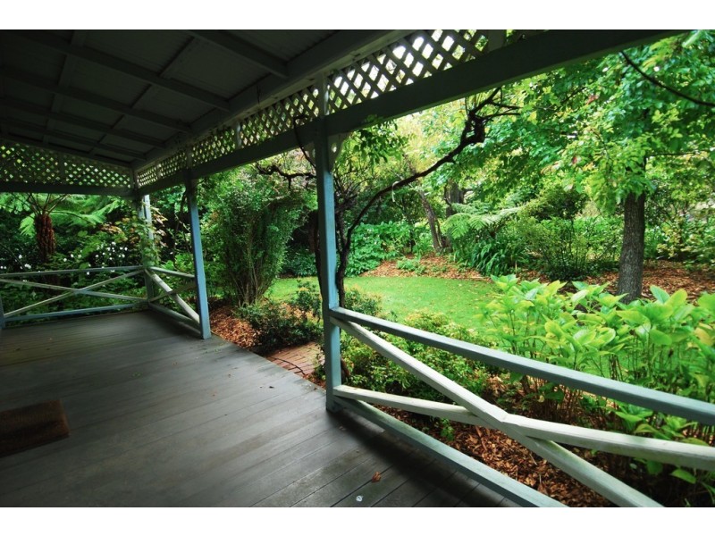 61 Valley Road, Wentworth Falls NSW 2782