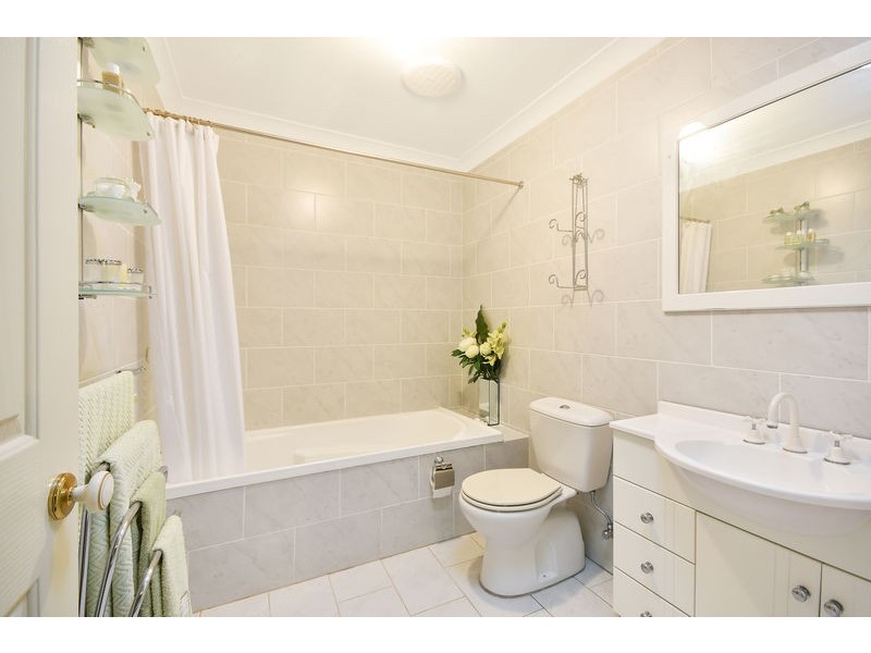 8 Quinns Avenue, Leura NSW 2780