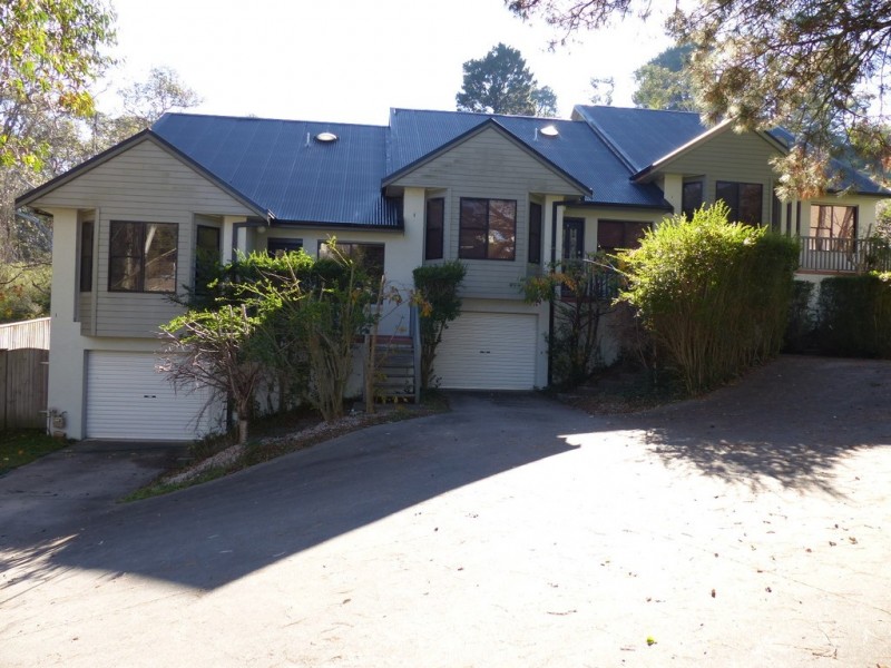 8 Quinns Avenue, Leura NSW 2780