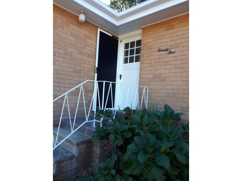 25 Parkes Street, Wentworth Falls NSW 2782