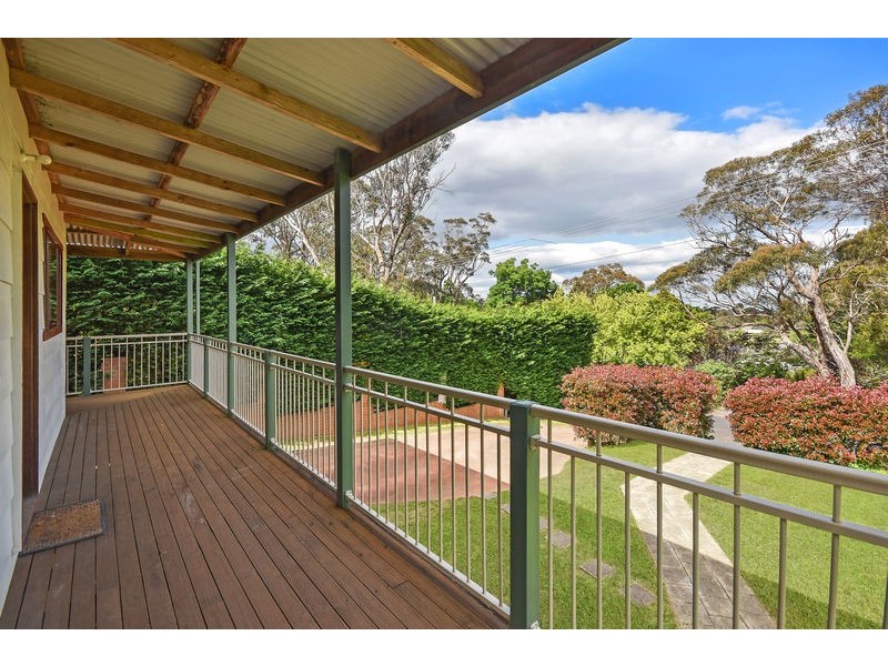 38 Flora Street, Wentworth Falls NSW 2782