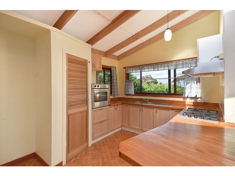 38 Flora Street, Wentworth Falls NSW 2782