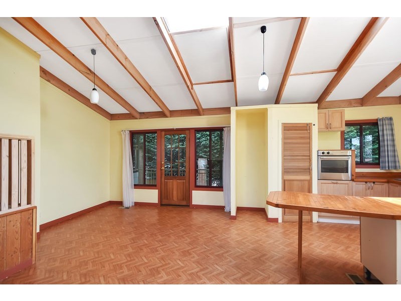 38 Flora Street, Wentworth Falls NSW 2782