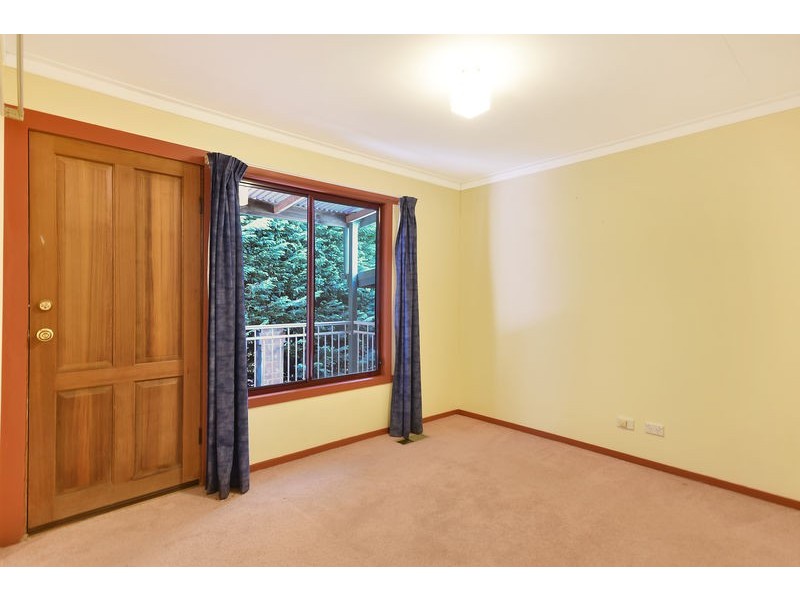38 Flora Street, Wentworth Falls NSW 2782