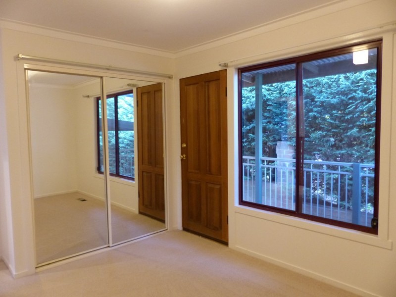 38 Flora Street, Wentworth Falls NSW 2782