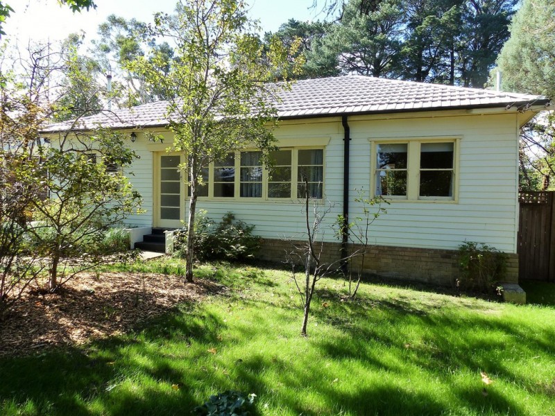 68 Valley Road, Wentworth Falls NSW 2782