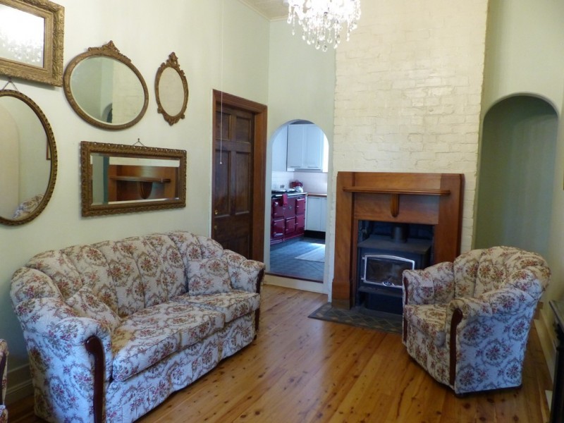 8 Mount Street, Leura NSW 2780