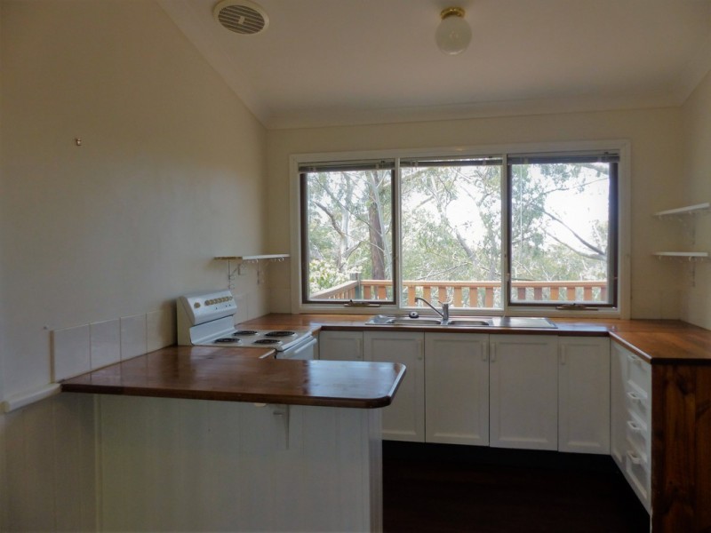 85 Henderson Road, Wentworth Falls NSW 2782
