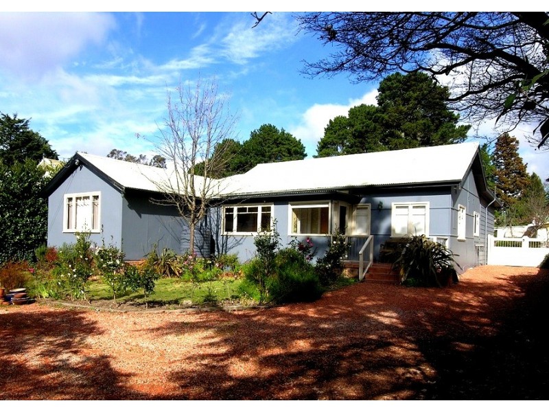 111 Railway Pde, Leura NSW 2780