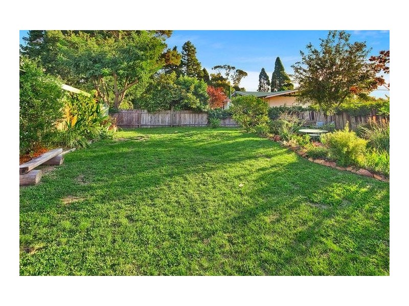 111 Railway Pde, Leura NSW 2780