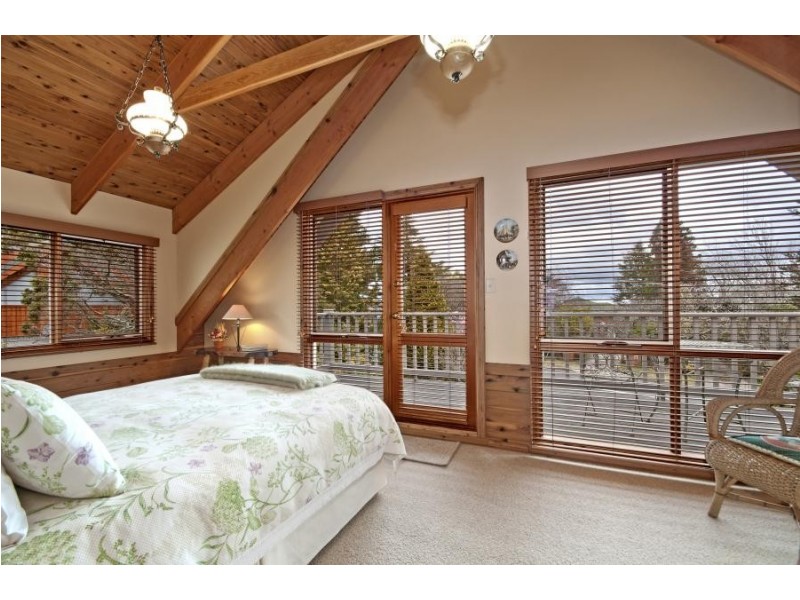 18 Olympian Parade, Leura NSW 2780