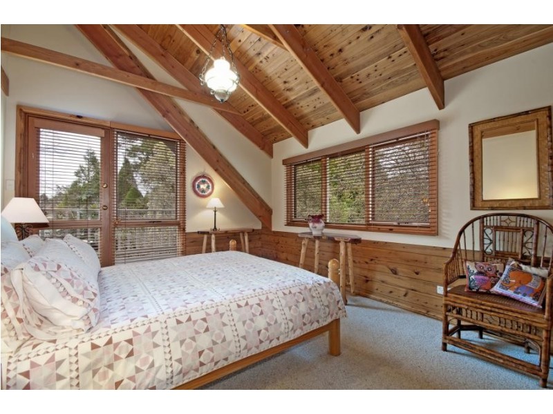 18 Olympian Parade, Leura NSW 2780