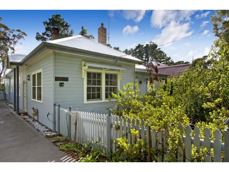 16 Belvidere Avenue, Blackheath NSW 2785